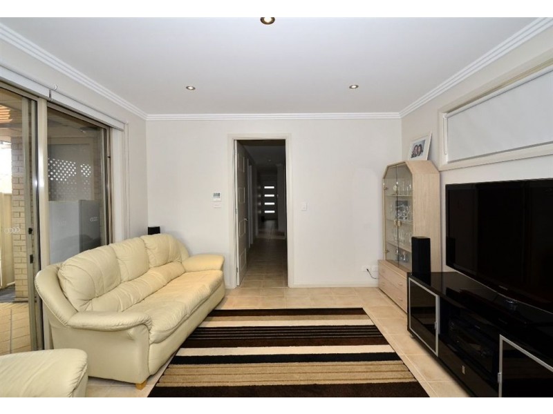 9 Tiparra Avenue, Park Holme SA 5043