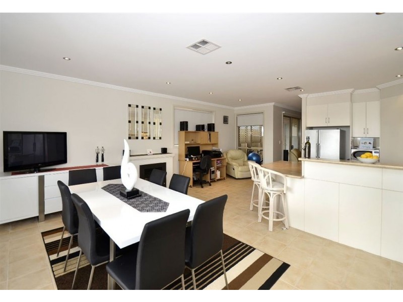 9 Tiparra Avenue, Park Holme SA 5043