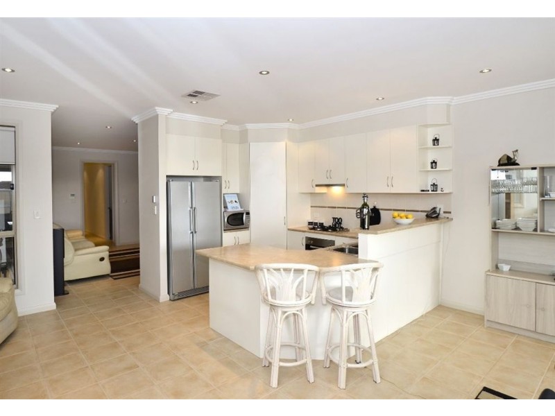 9 Tiparra Avenue, Park Holme SA 5043