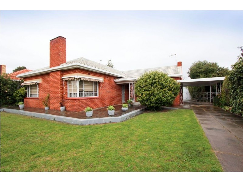 18 Golflands Tce, Glenelg North SA 5045