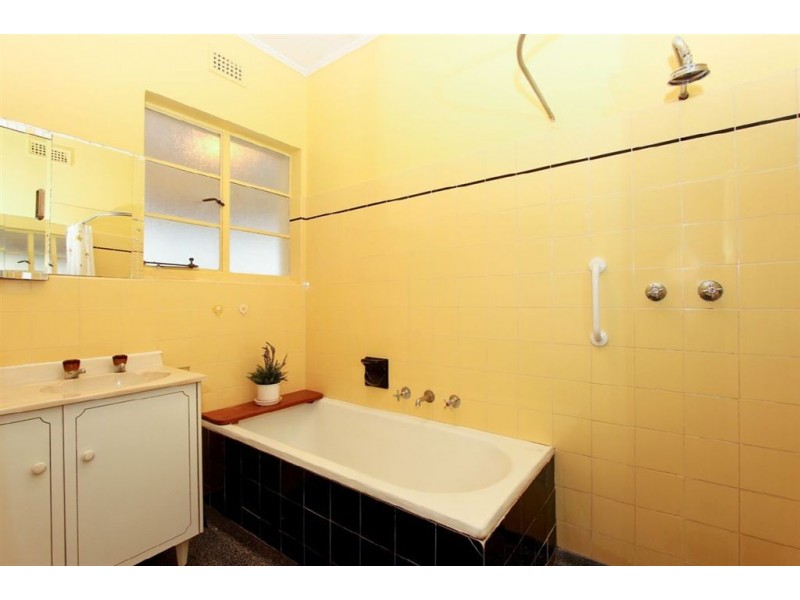 18 Golflands Tce, Glenelg North SA 5045