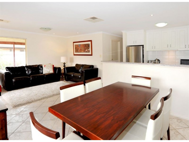 64 Dorrien Avenue, Woodcroft SA 5162