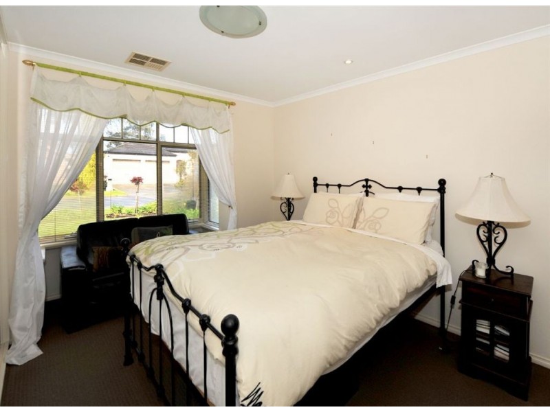 64 Dorrien Avenue, Woodcroft SA 5162