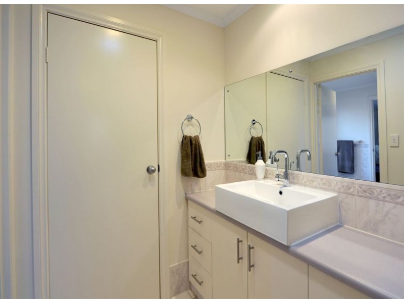 64 Dorrien Avenue, Woodcroft SA 5162