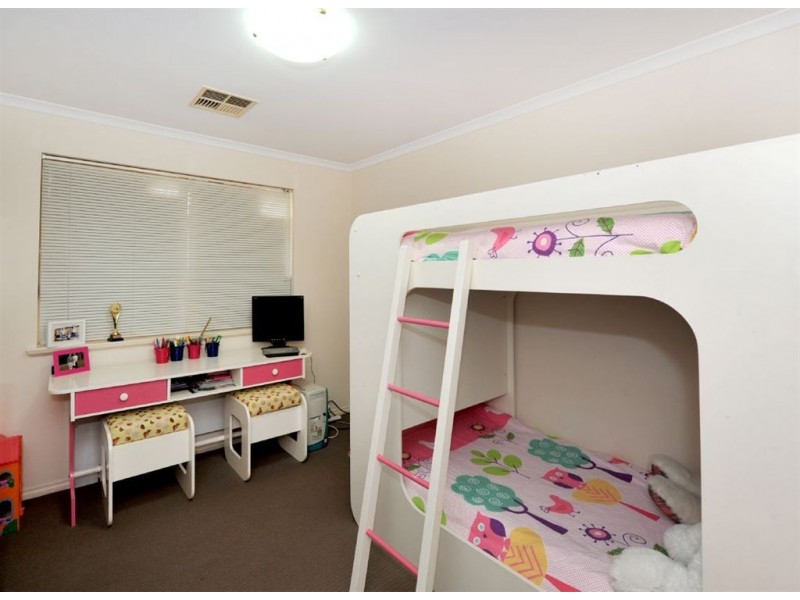 64 Dorrien Avenue, Woodcroft SA 5162