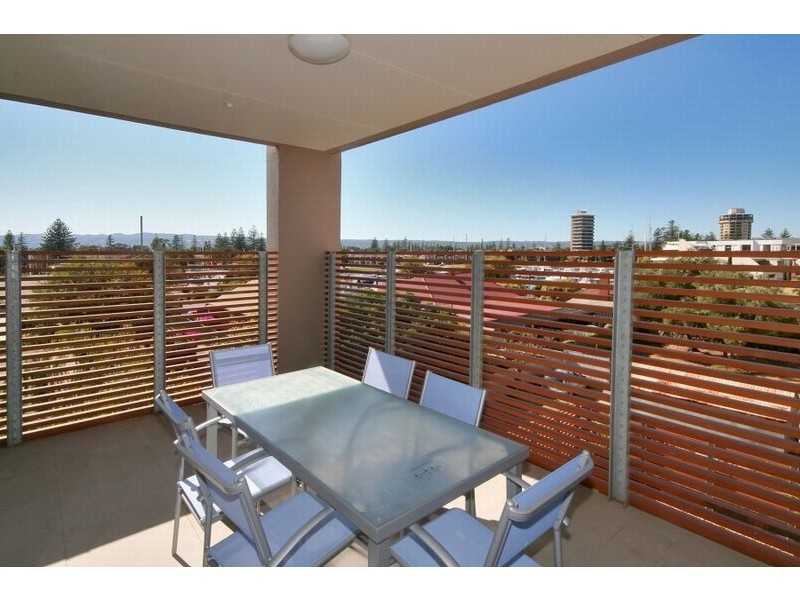 2.4/8-9 North Esplanade, Glenelg North SA 5045