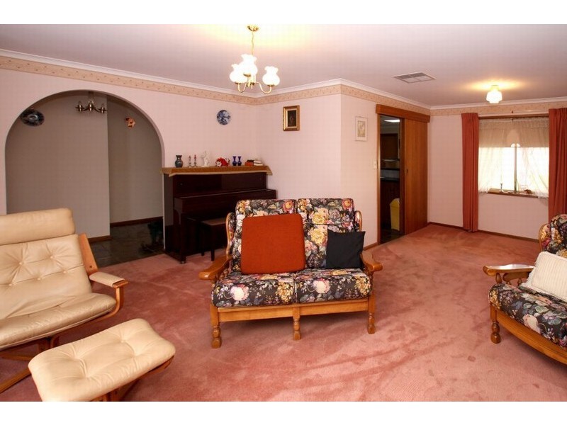 11 Deborah Road, Aberfoyle Park SA 5159