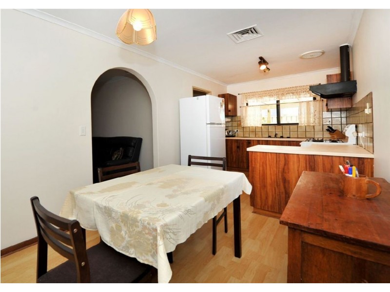 2/2 Kent Avenue, Warradale SA 5046