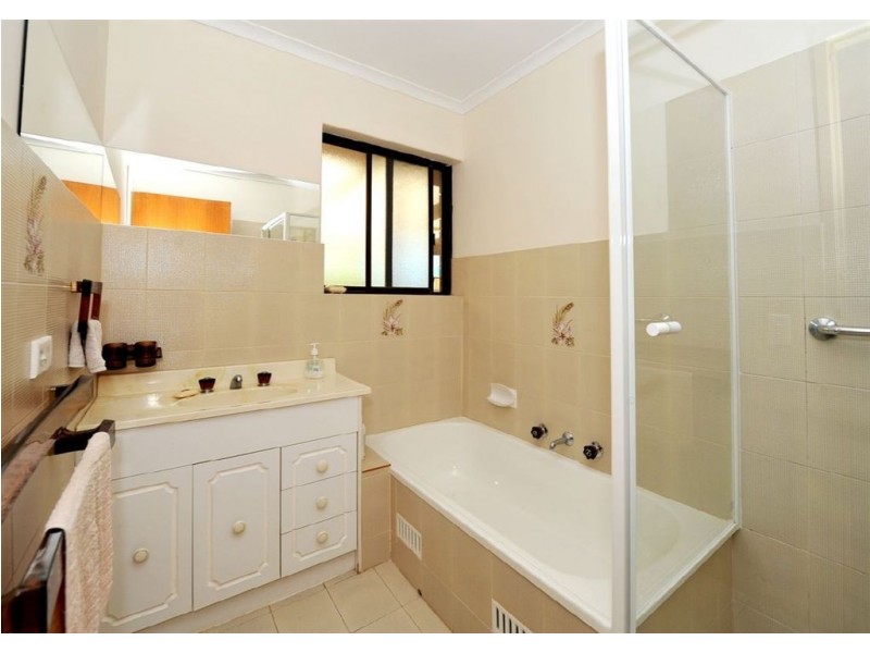 2/2 Kent Avenue, Warradale SA 5046