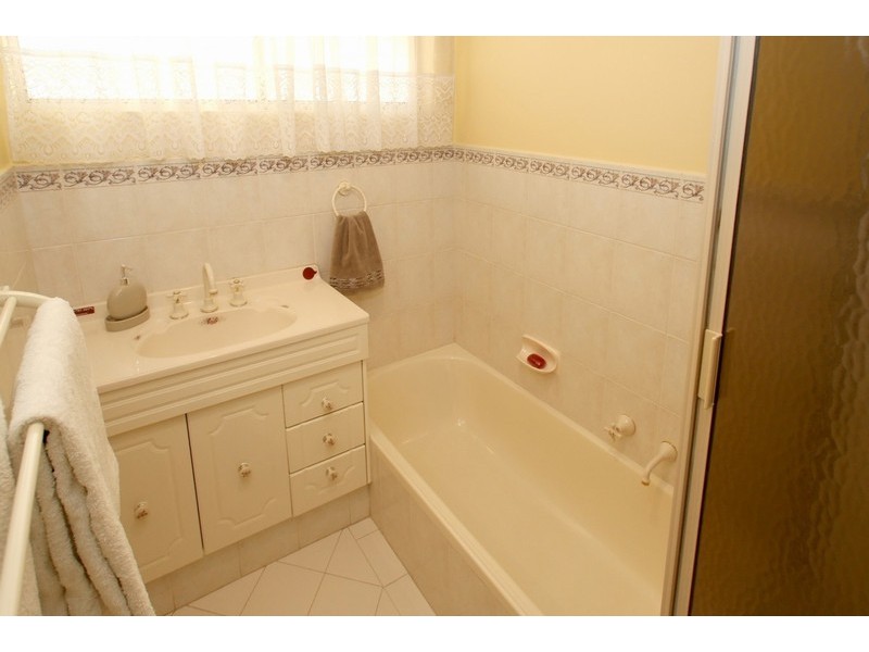 4 Genesta Street, Hallett Cove SA 5158