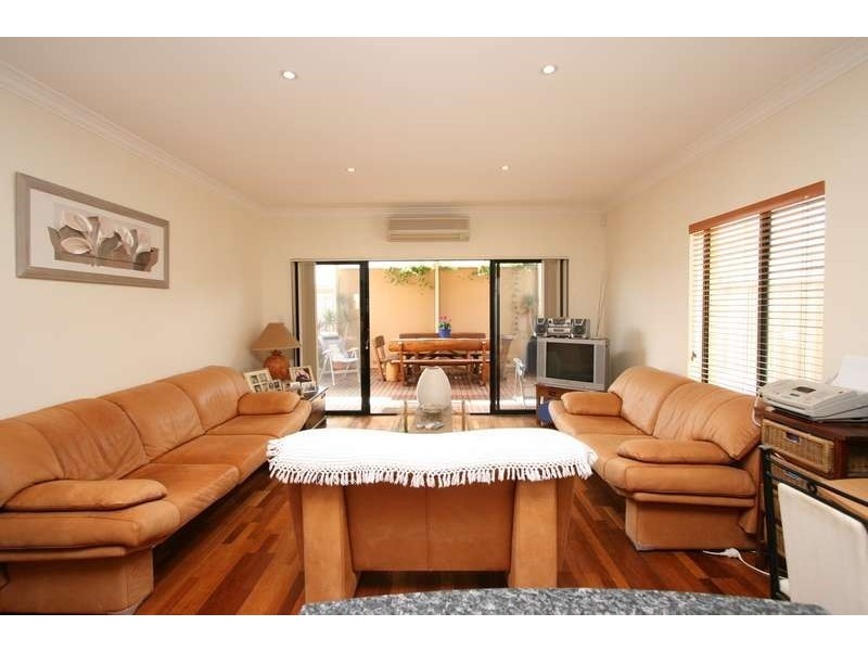 2/517 Anzac Highway, Glenelg North SA 5045