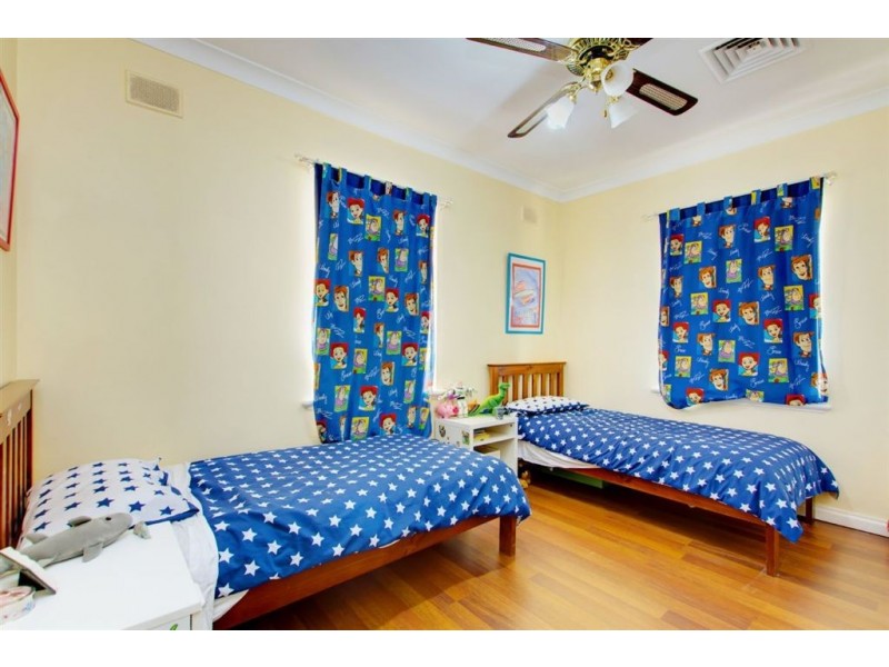 6 Rollands Street, Woodville South SA 5011