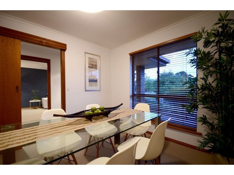 4 Sherwood Avenue, Happy Valley SA 5159