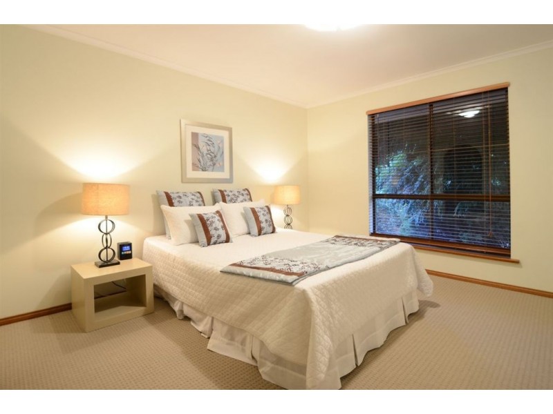 4 Sherwood Avenue, Happy Valley SA 5159