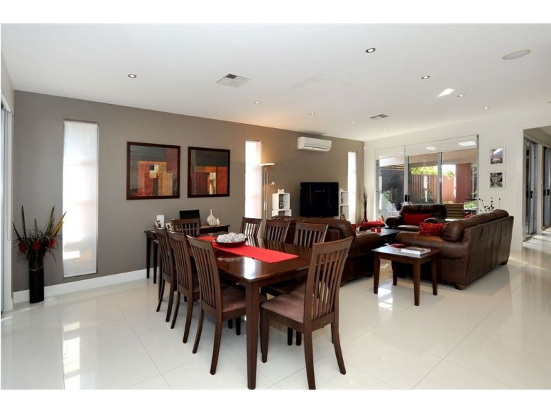 5b Carnarvon Avenue, Glenelg North SA 5045