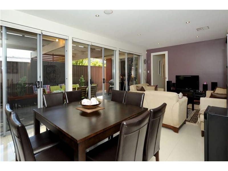 5b Carnarvon Avenue, Glenelg North SA 5045