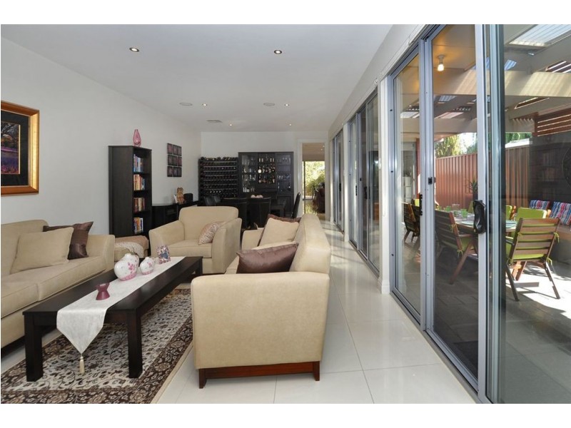 5b Carnarvon Avenue, Glenelg North SA 5045