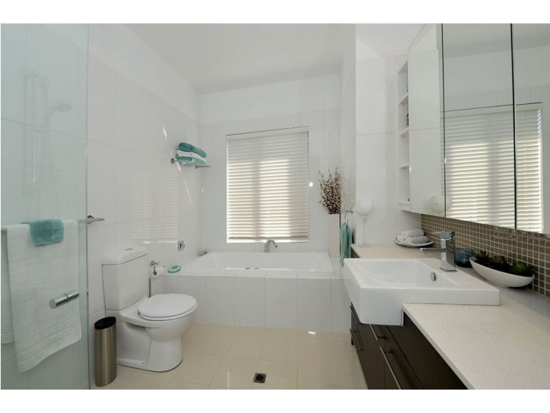 5b Carnarvon Avenue, Glenelg North SA 5045