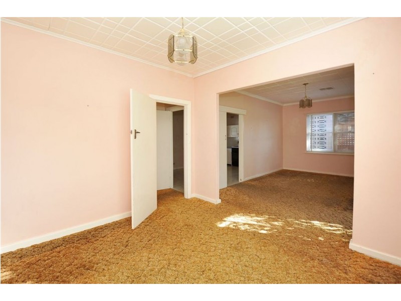 30 Tiparra Avenue, Park Holme SA 5043