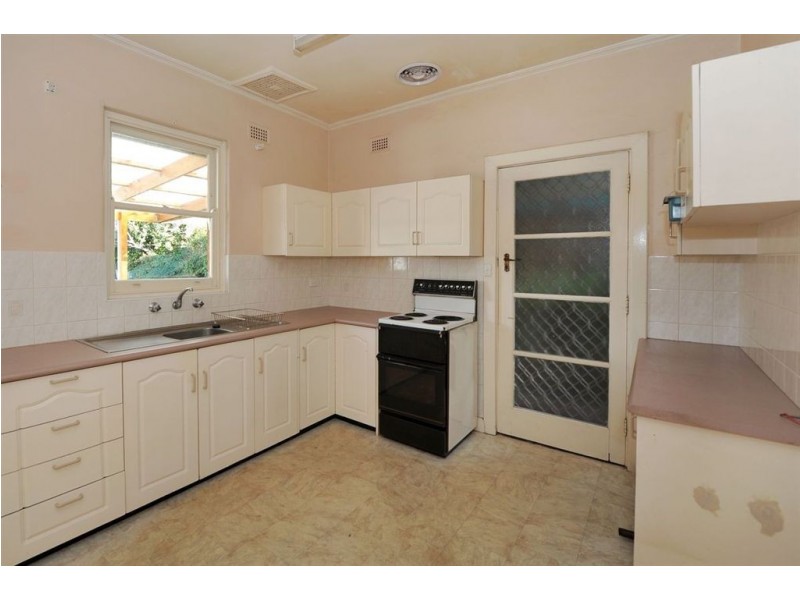 30 Tiparra Avenue, Park Holme SA 5043