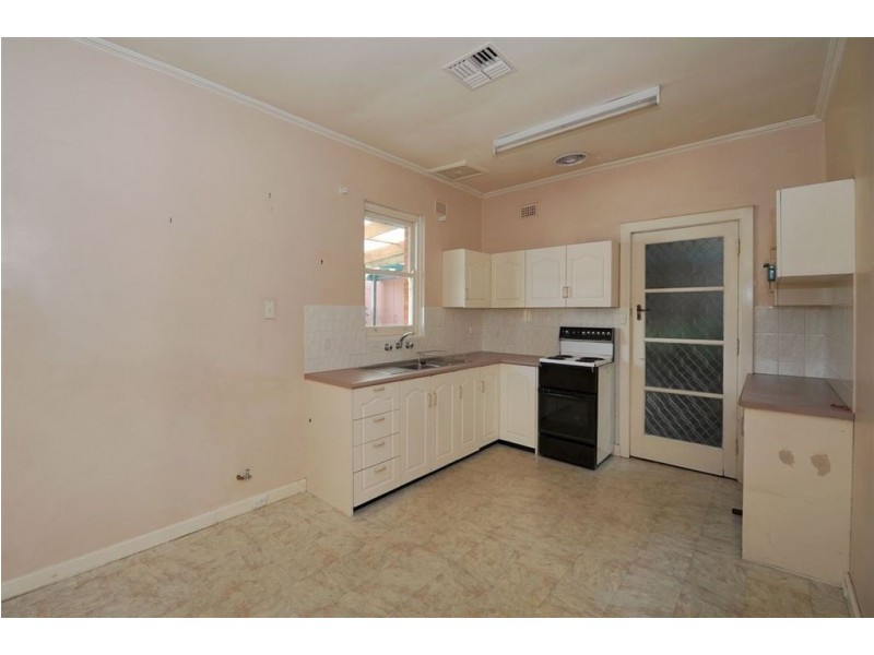 30 Tiparra Avenue, Park Holme SA 5043