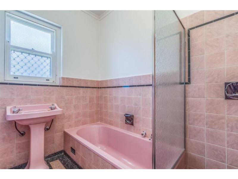 2 Cross Street, Hove SA 5048
