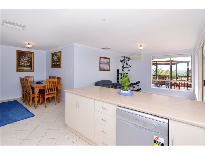 15 Seaview Avenue, Hallett Cove SA 5158