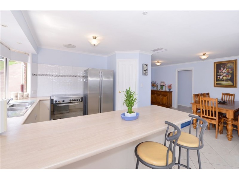 15 Seaview Avenue, Hallett Cove SA 5158