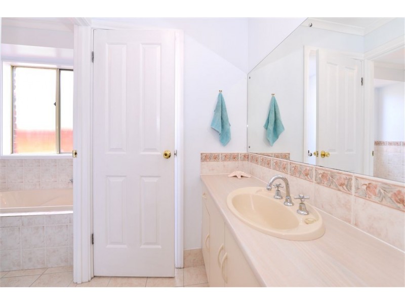 15 Seaview Avenue, Hallett Cove SA 5158