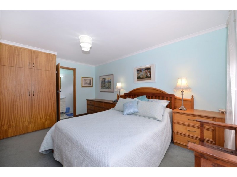 20 Saratoga Drive, Novar Gardens SA 5040