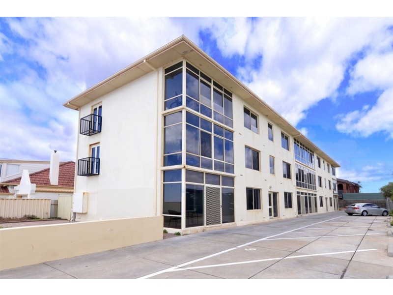 2/22 North Esplanade, Glenelg North SA 5045