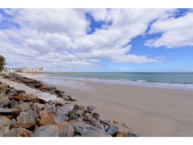 2/22 North Esplanade, Glenelg North SA 5045