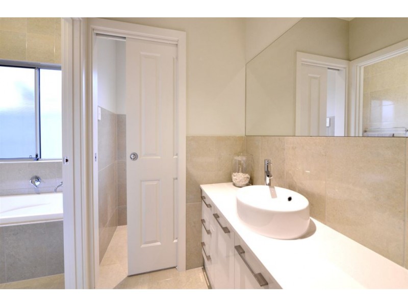 1 Zante Grove, Park Holme SA 5043