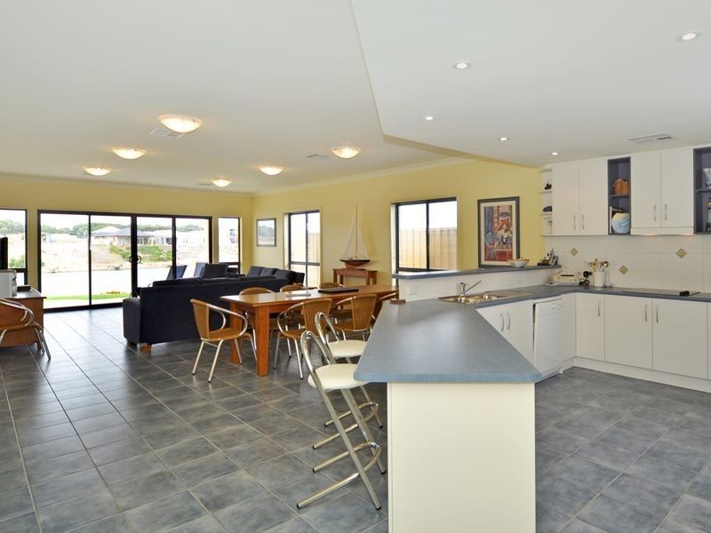 76 Britannia Parade, Hindmarsh Island SA 5214