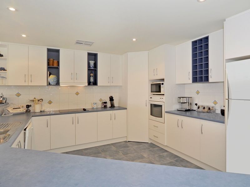 76 Britannia Parade, Hindmarsh Island SA 5214