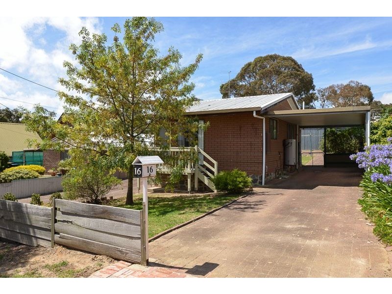 16 Dene Ave, Victor Harbor SA 5211