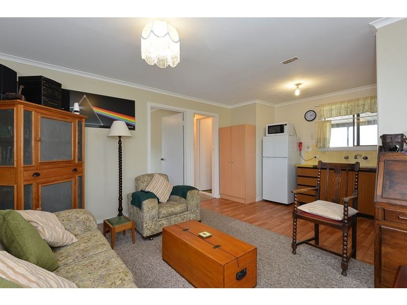 16 Dene Ave, Victor Harbor SA 5211