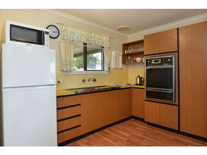 16 Dene Ave, Victor Harbor SA 5211