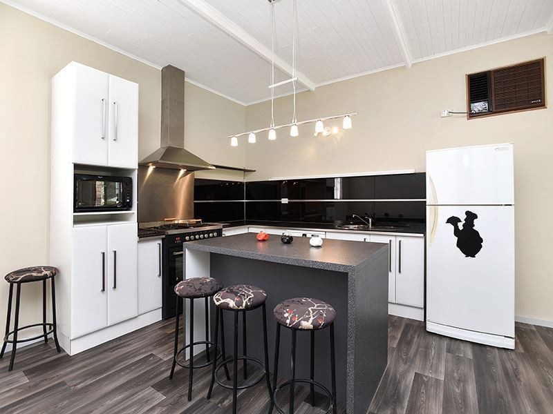 15 James Avenue, Victor Harbor SA 5211