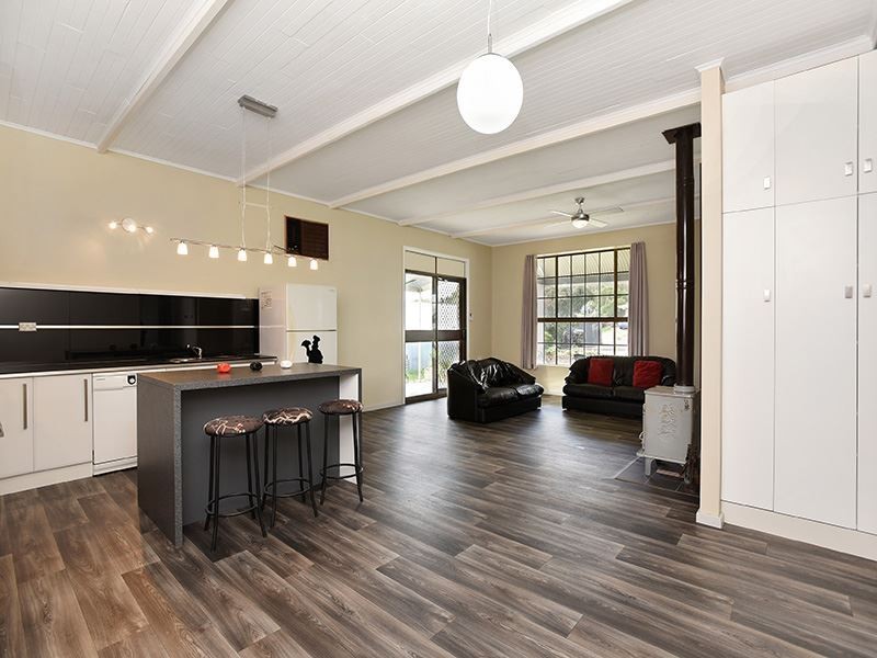 15 James Avenue, Victor Harbor SA 5211