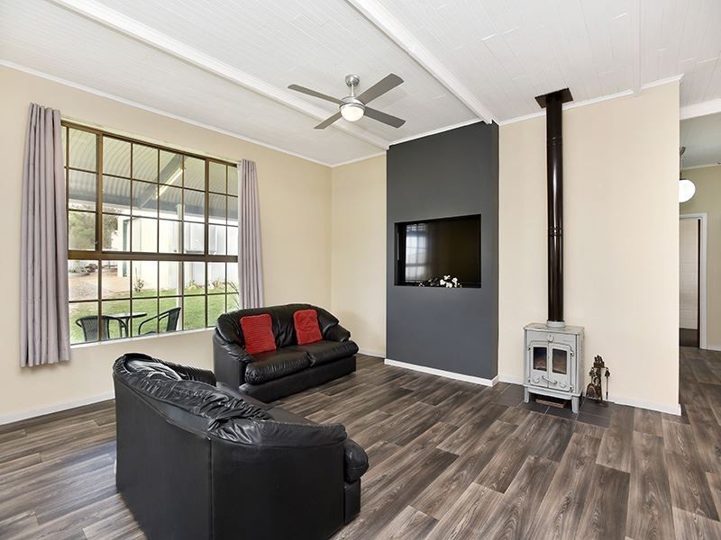 15 James Avenue, Victor Harbor SA 5211