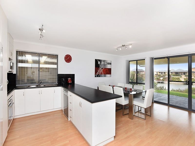 15 Blanche Parade, Hindmarsh Island SA 5214
