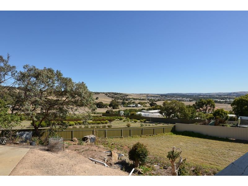 25 White Crescent, Encounter Bay SA 5211