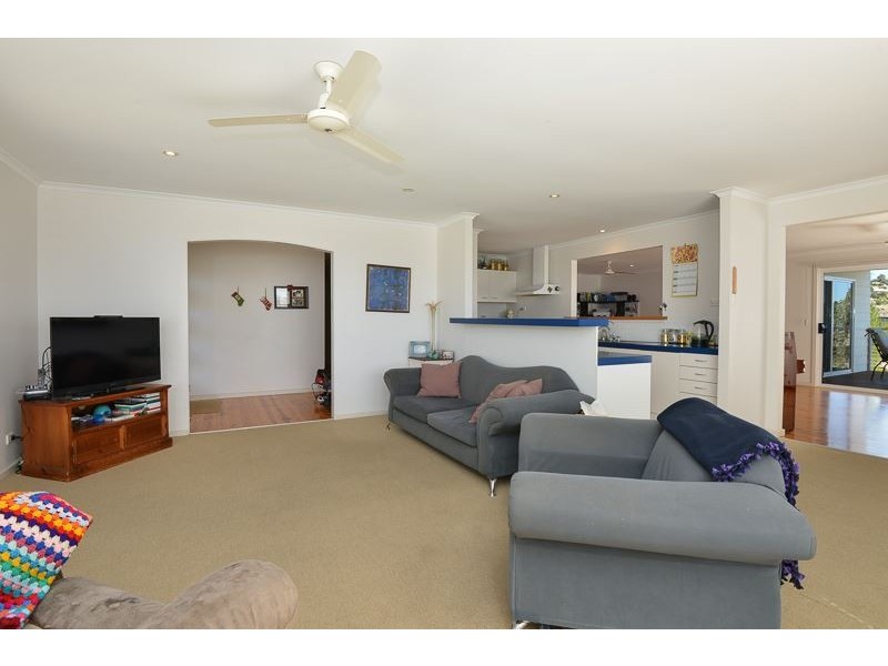 25 White Crescent, Encounter Bay SA 5211