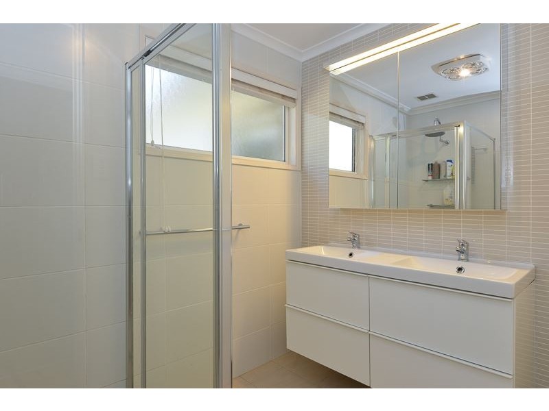 25 White Crescent, Encounter Bay SA 5211