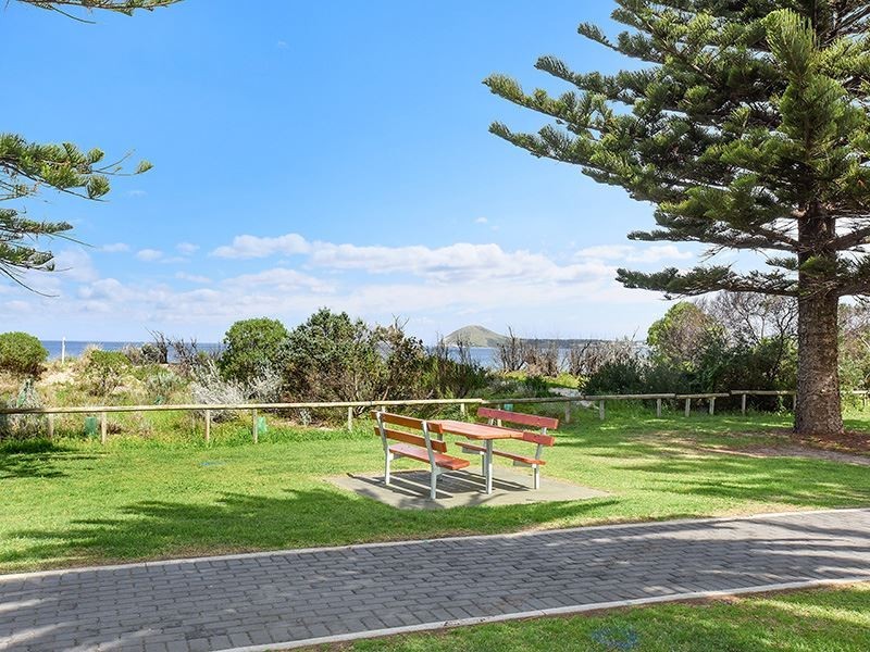 6 Esplanade, Victor Harbor SA 5211
