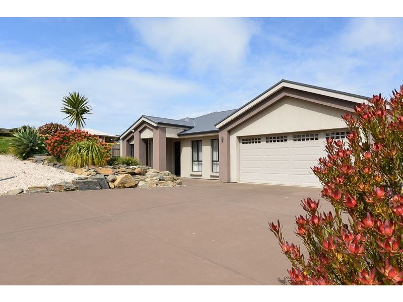 3 Fairway Drive, Mccracken SA 5211