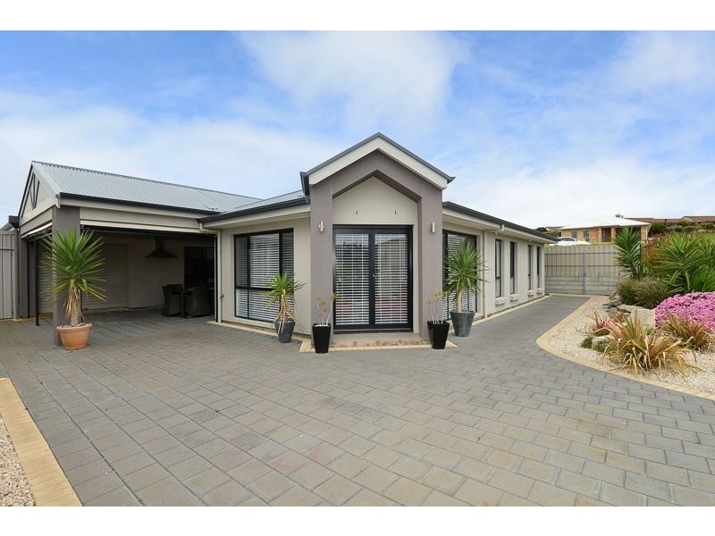3 Fairway Drive, Mccracken SA 5211