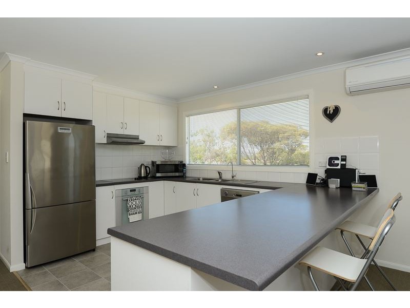19 Sweetman Ave, Encounter Bay SA 5211