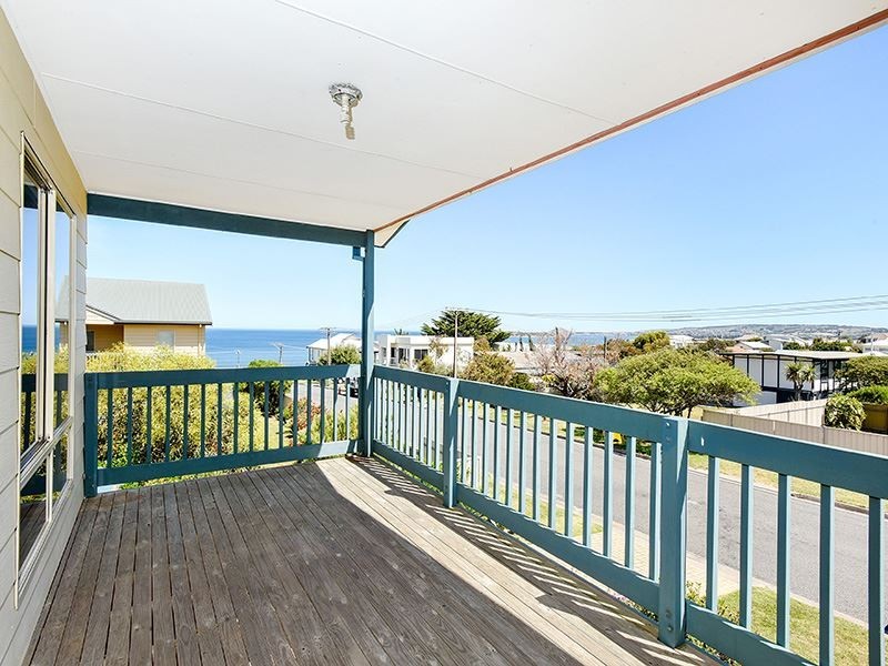 12 Second Avenue, Hayborough SA 5211